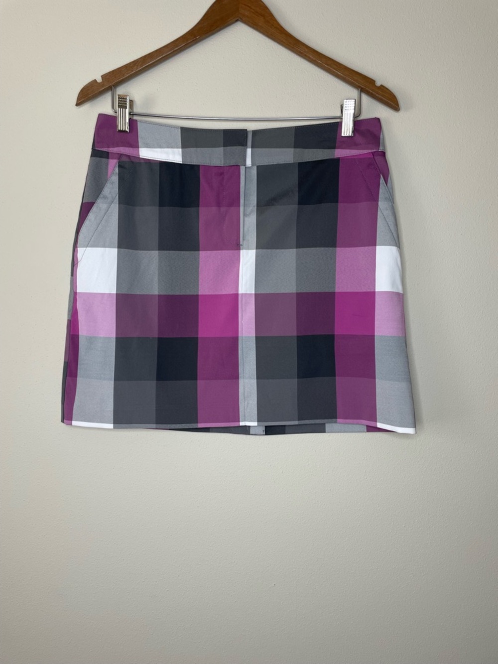 NEW Izod Pink and Gray Plaid Golf Skort